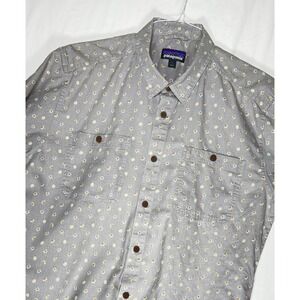 Patagonia Men's Short Sleeve Button Up Shirt Gray Floral Print Size L